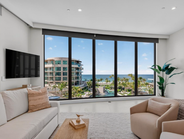Coastal Luxury Retreat in Longboat Key - 2-Bedroom Condo Stunning Views